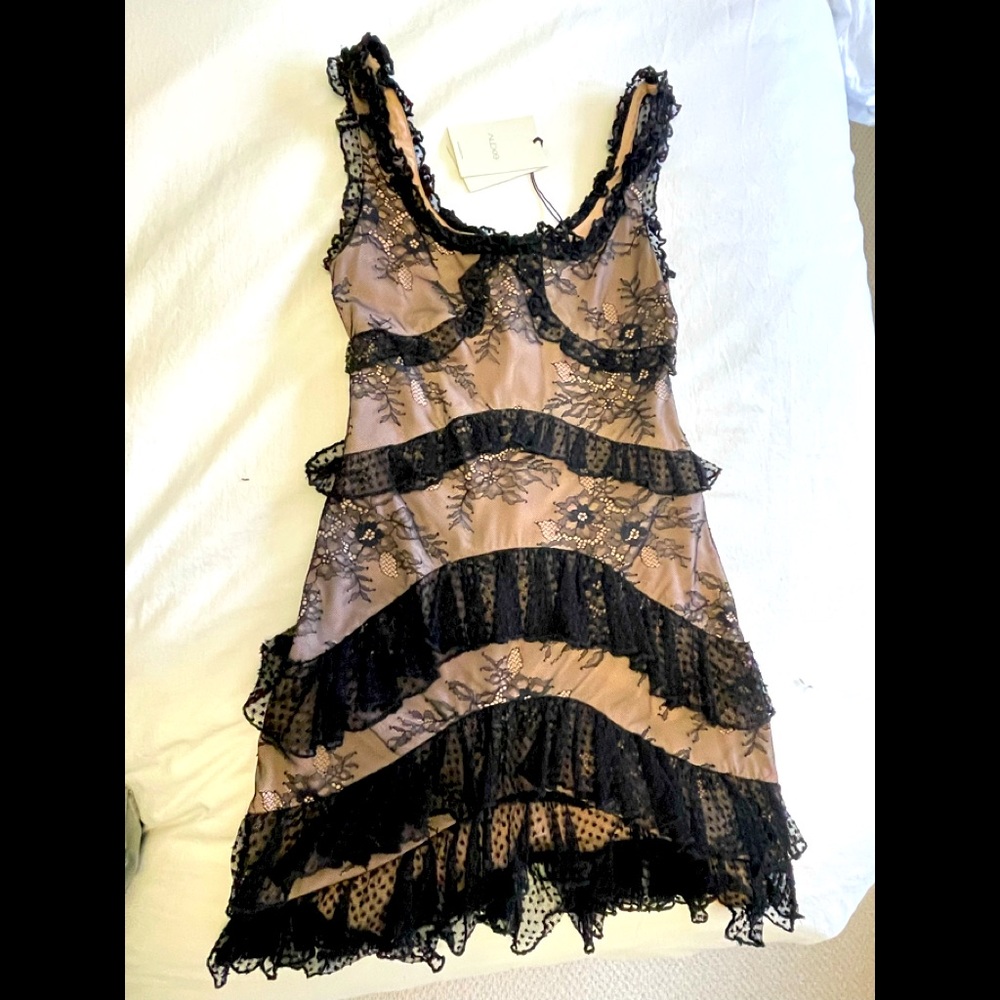 New with tickets Alexis lace dress with nude lining